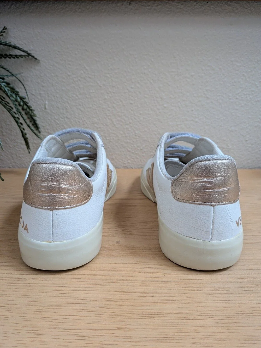 VEJA Extra White Platine Recife Logo Leather Rose Gold Sneakers Size 7
